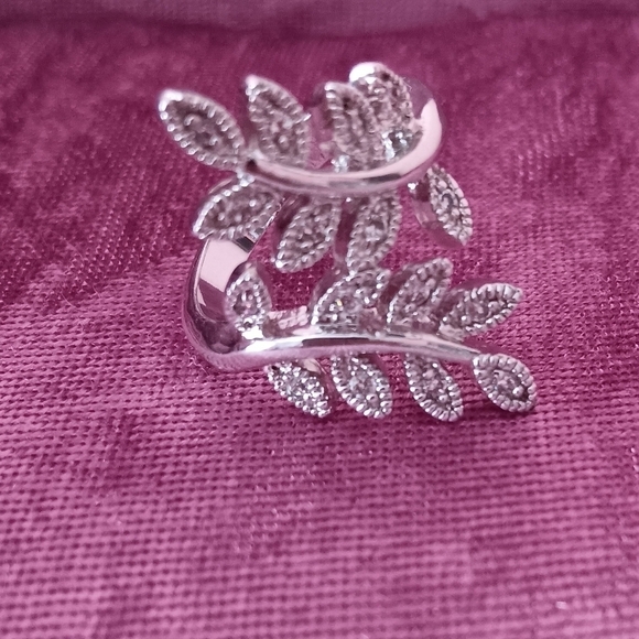 Silver Tone Rhinestone Leaf Wrap Ring - Picture 2 of 9